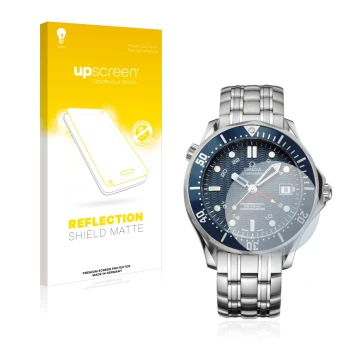 Face avant d’un emballage produit avec le logo de la marque upscreen. À côté, l’appareil Omega Seamaster Diver (41 mm) est rep