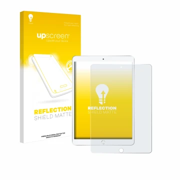 Face avant d’un emballage produit avec le logo de la marque upscreen. À côté, l’appareil Apple iPad Air 2019 (3ème Gen.) est r