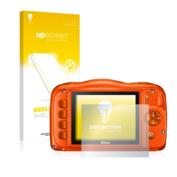Face avant d’un emballage produit avec le logo de la marque upscreen. À côté, l’appareil Nikon Coolpix W150 est représenté ave