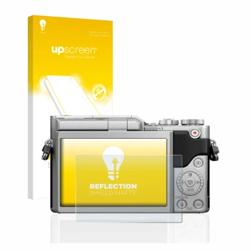 Face avant d’un emballage produit avec le logo de la marque upscreen. À côté, l’appareil Panasonic Lumix DC-GX880 est représen