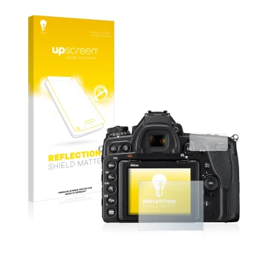 Face avant d’un emballage produit avec le logo de la marque upscreen. À côté, l’appareil Nikon D780 est représenté avec la pro