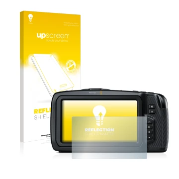 Face avant d’un emballage produit avec le logo de la marque upscreen. À côté, l’appareil Blackmagic Pocket Cinema Camera 6K es