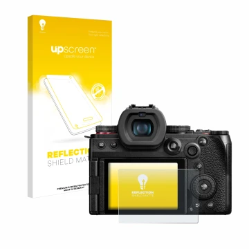 Face avant d’un emballage produit avec le logo de la marque upscreen. À côté, l’appareil Panasonic Lumix DC-G9 II est représen