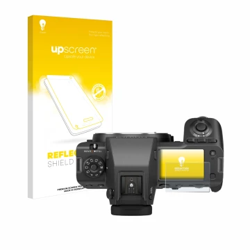 Face avant d’un emballage produit avec le logo de la marque upscreen. À côté, l’appareil Fujifilm GFX100 II (affichage des épa