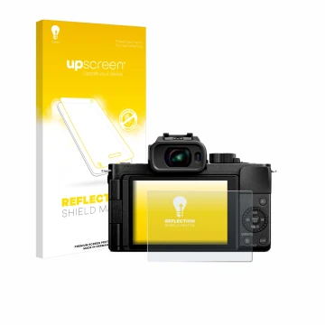 Face avant d’un emballage produit avec le logo de la marque upscreen. À côté, l’appareil Panasonic Lumix DC-G100D est représen
