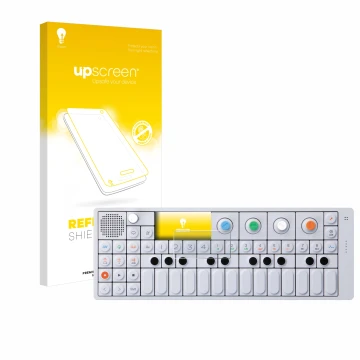 Face avant d’un emballage produit avec le logo de la marque upscreen. À côté, l’appareil Teenage Engineering OP-1 Sampler & Co