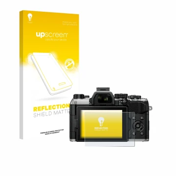 Face avant d’un emballage produit avec le logo de la marque upscreen. À côté, l’appareil Olympus OM System OM-5 Mark II est re