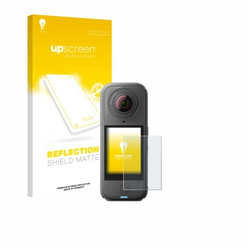 Face avant d’un emballage produit avec le logo de la marque upscreen. À côté, l’appareil Insta360 X4 Air est représenté avec l