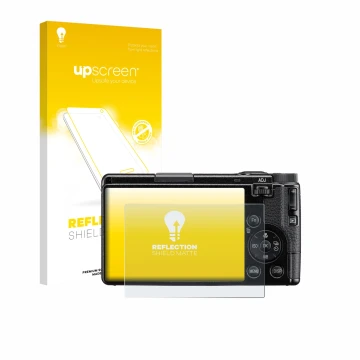 Face avant d’un emballage produit avec le logo de la marque upscreen. À côté, l’appareil Ricoh GR IV HDF 2025 est représenté a