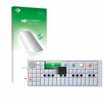 Face avant d’un emballage produit avec le logo de la marque upscreen. À côté, l’appareil Teenage Engineering OP-1 Sampler & Co
