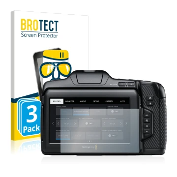 Face avant d’un emballage produit avec le logo de la marque BROTECT. À côté, l’appareil Blackmagic Pocket Cinema Camera 6K Pro