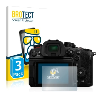 Face avant d’un emballage produit avec le logo de la marque BROTECT. À côté, l’appareil Panasonic Lumix DC-GH6 est représenté 