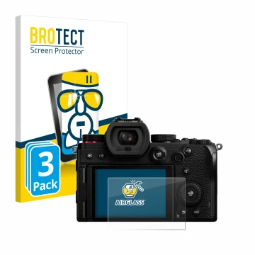 Face avant d’un emballage produit avec le logo de la marque BROTECT. À côté, l’appareil Panasonic Lumix DC-S5D est représenté 