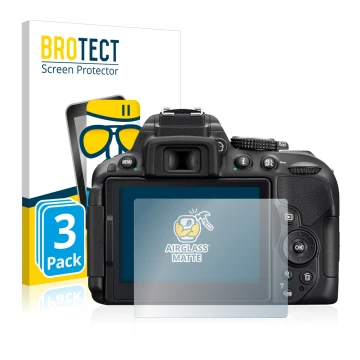 Face avant d’un emballage produit avec le logo de la marque BROTECT. À côté, l’appareil Nikon D5300 est représenté avec la pro