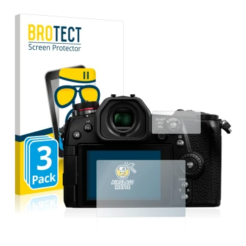 Face avant d’un emballage produit avec le logo de la marque BROTECT. À côté, l’appareil Panasonic Lumix DC-G9 est représenté a