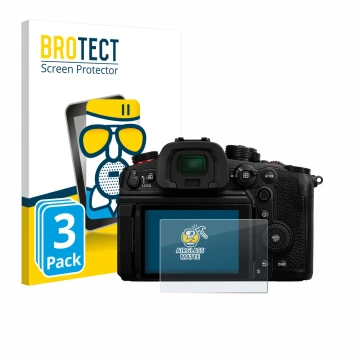 Face avant d’un emballage produit avec le logo de la marque BROTECT. À côté, l’appareil Panasonic Lumix DC-GH6 est représenté 