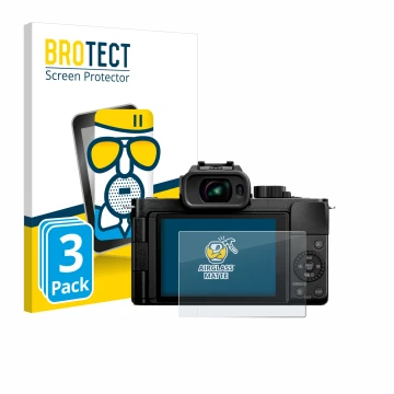 Face avant d’un emballage produit avec le logo de la marque BROTECT. À côté, l’appareil Panasonic Lumix DC-G100D est représent