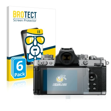 Face avant d’un emballage produit avec le logo de la marque BROTECT. À côté, l’appareil Nikon Z fc est représenté avec la prot