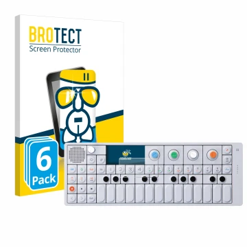 Face avant d’un emballage produit avec le logo de la marque BROTECT. À côté, l’appareil Teenage Engineering OP-1 Sampler & Con