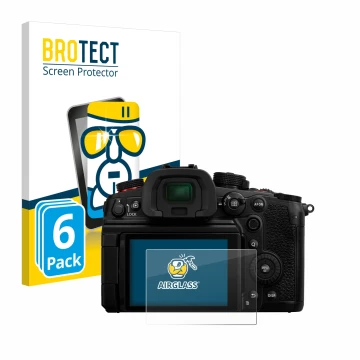 Face avant d’un emballage produit avec le logo de la marque BROTECT. À côté, l’appareil Panasonic Lumix DC-GH7 est représenté 