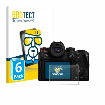Face avant d’un emballage produit avec le logo de la marque BROTECT. À côté, l’appareil Panasonic Lumix DC-S1II est représenté