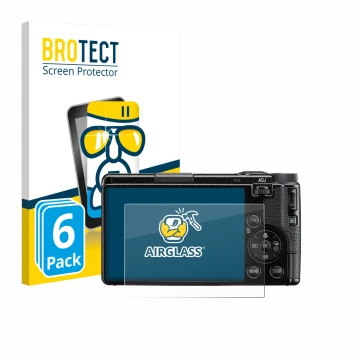 Face avant d’un emballage produit avec le logo de la marque BROTECT. À côté, l’appareil Ricoh GR IV HDF 2025 est représenté av