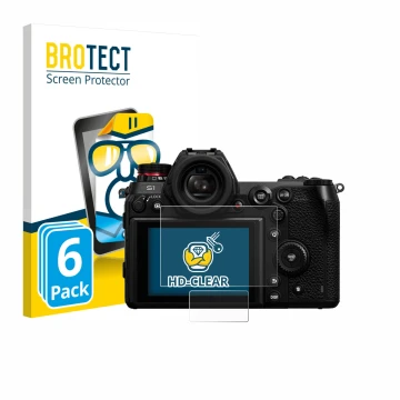 Face avant d’un emballage produit avec le logo de la marque BROTECT. À côté, l’appareil Panasonic Lumix DC-S1 est représenté a