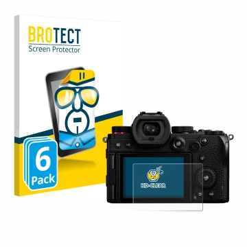 Face avant d’un emballage produit avec le logo de la marque BROTECT. À côté, l’appareil Panasonic Lumix DC-S5 est représenté a