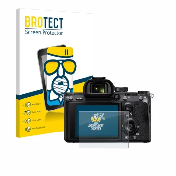 Face avant d’un emballage produit avec le logo de la marque BROTECT. À côté, l’appareil Sony Alpha 7 III (ILCE-7M3) est représ