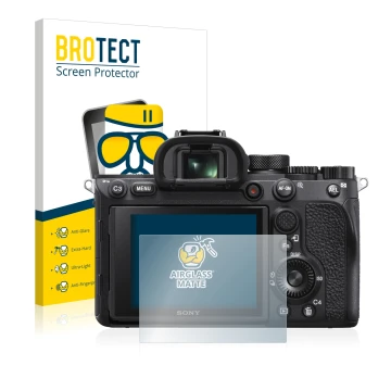 Face avant d’un emballage produit avec le logo de la marque BROTECT. À côté, l’appareil Sony Alpha 7R IV est représenté avec l