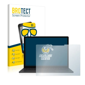 Face avant d’un emballage produit avec le logo de la marque BROTECT. À côté, l’appareil Microsoft Surface Laptop 3 15