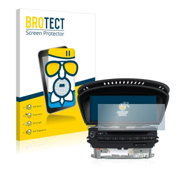 Face avant d’un emballage produit avec le logo de la marque BROTECT. À côté, l’appareil BMW 3 E93 2011 CIC professional naviga