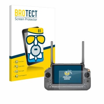 Face avant d’un emballage produit avec le logo de la marque BROTECT. À côté, l’appareil DJI RC Plus est représenté avec la pro