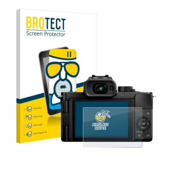 Face avant d’un emballage produit avec le logo de la marque BROTECT. À côté, l’appareil Panasonic Lumix DC-G100D est représent