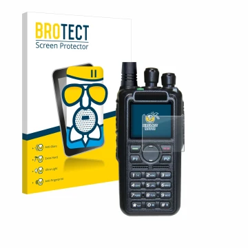 Face avant d’un emballage produit avec le logo de la marque BROTECT. À côté, l’appareil AnyTone AT-D878UV II Plus est représen