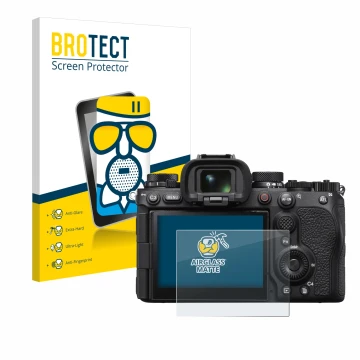Face avant d’un emballage produit avec le logo de la marque BROTECT. À côté, l’appareil Sony Alpha 1 II (ILCE1M2B) est représe