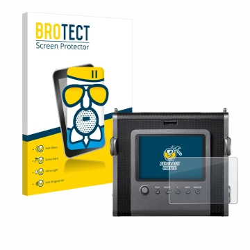 Face avant d’un emballage produit avec le logo de la marque BROTECT. À côté, l’appareil Fujifilm Instax Wide Evo est représent