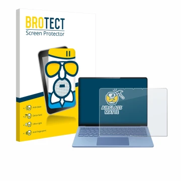 Face avant d’un emballage produit avec le logo de la marque BROTECT. À côté, l’appareil Microsoft Surface Laptop 13.8