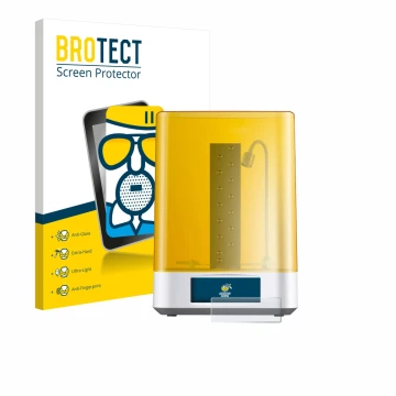 Face avant d’un emballage produit avec le logo de la marque BROTECT. À côté, l’appareil Anycubic Wash & Cure 3 Plus est représ