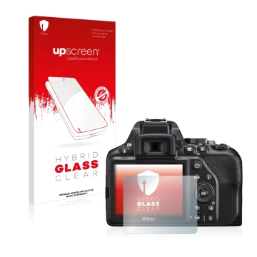 Face avant d’un emballage produit avec le logo de la marque upscreen. À côté, l’appareil Nikon D3500 est représenté avec la pr