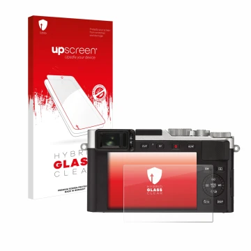 Face avant d’un emballage produit avec le logo de la marque upscreen. À côté, l’appareil Leica D-Lux 7 est représenté avec la 