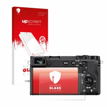 Face avant d’un emballage produit avec le logo de la marque upscreen. À côté, l’appareil Sony Alpha 6600 est représenté avec l