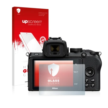Face avant d’un emballage produit avec le logo de la marque upscreen. À côté, l’appareil Nikon Z 50 est représenté avec la pro