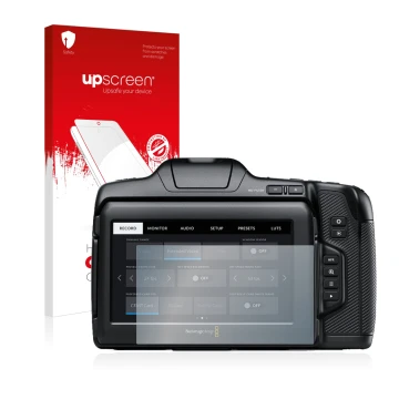 Face avant d’un emballage produit avec le logo de la marque upscreen. À côté, l’appareil Blackmagic Pocket Cinema Camera 6K Pr