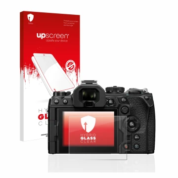 Face avant d’un emballage produit avec le logo de la marque upscreen. À côté, l’appareil Olympus OM-1 2022 est représenté avec