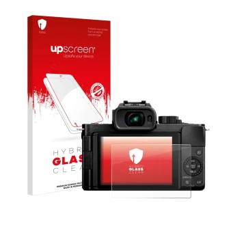 Face avant d’un emballage produit avec le logo de la marque upscreen. À côté, l’appareil Panasonic Lumix DC-G100D est représen