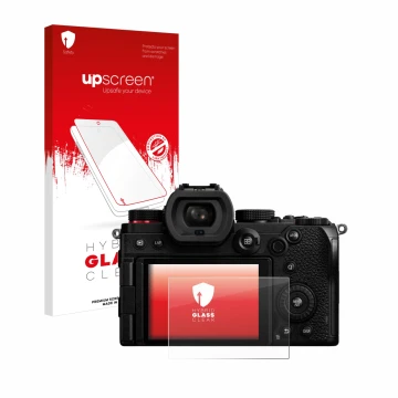 Face avant d’un emballage produit avec le logo de la marque upscreen. À côté, l’appareil Panasonic Lumix DC-S5D est représenté
