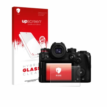 Face avant d’un emballage produit avec le logo de la marque upscreen. À côté, l’appareil Panasonic Lumix DC-S1II est représent