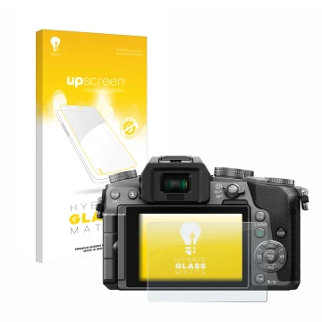 Face avant d’un emballage produit avec le logo de la marque upscreen. À côté, l’appareil Panasonic Lumix DMC-G70 est représent