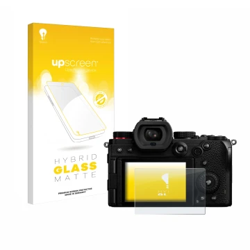 Face avant d’un emballage produit avec le logo de la marque upscreen. À côté, l’appareil Panasonic Lumix DC-S5 est représenté 